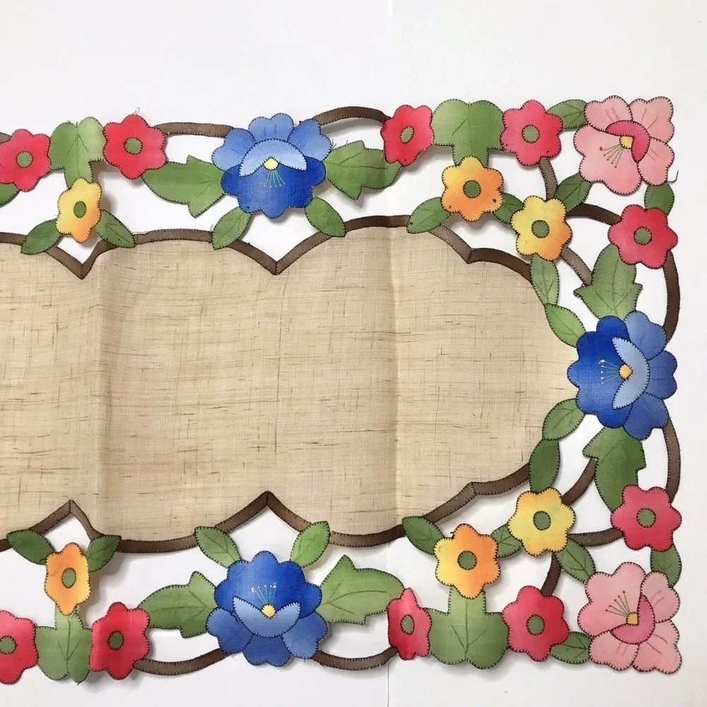 Vintage 9 PC Set Floral Hand Embroidered Scalloped Linen Table Runner Place Mats